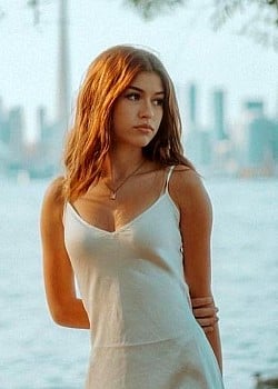 Ava Rose Beaune image 1 of 3