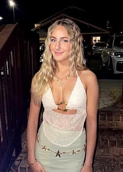 Avery Phillips (Instagram) image 2 of 3