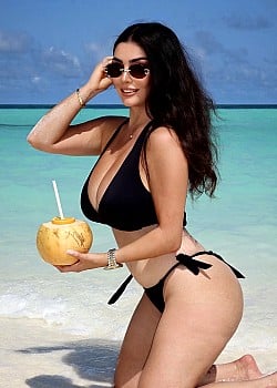 Aysegul Capkin image 2 of 4