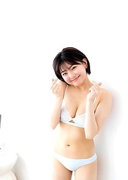 Ayu Okuma image 2 of 4