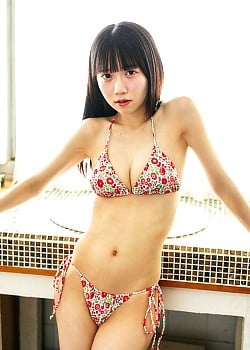 Ayumi Nii image 3 of 4