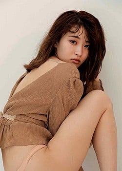 Ayuri Yoshinaga image 3 of 4