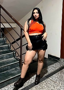 Ayushi Thapiyal image 2 of 3