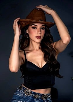 Azalia Arredondo image 1 of 3