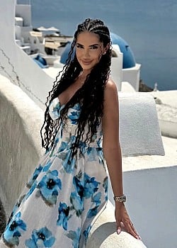 Azra Pargan image 1 of 4
