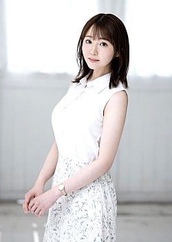 Azusa Kakei image 1 of 2