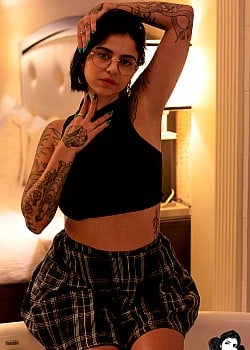Azzy Star image 3 of 4
