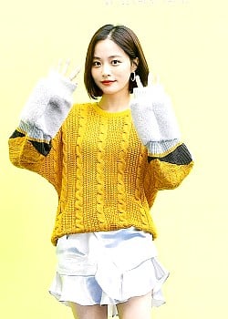 Bae Yoon-kyung image 2 of 4
