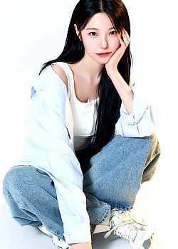 Baek Ji-heon image 2 of 3
