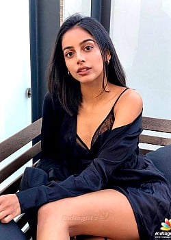 Banita Sandhu image 2 of 3