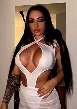 Barbi Chier image 2 of 4