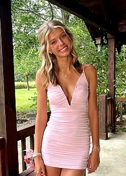 Baylee Olivia image 3 of 4