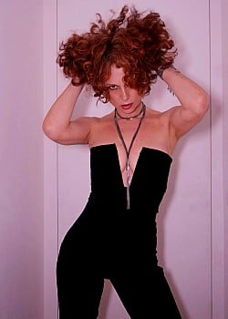 Beatrice Luzzi image 2 of 3