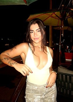 Beatriz Oliveira image 3 of 4
