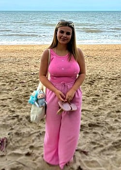 Becca Clark (Instagram) image 2 of 3
