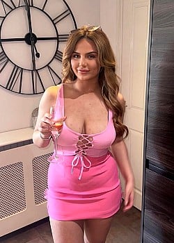 Becca Clark (Instagram) image 1 of 3