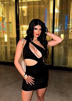 Bella Alvarez image 2 of 2