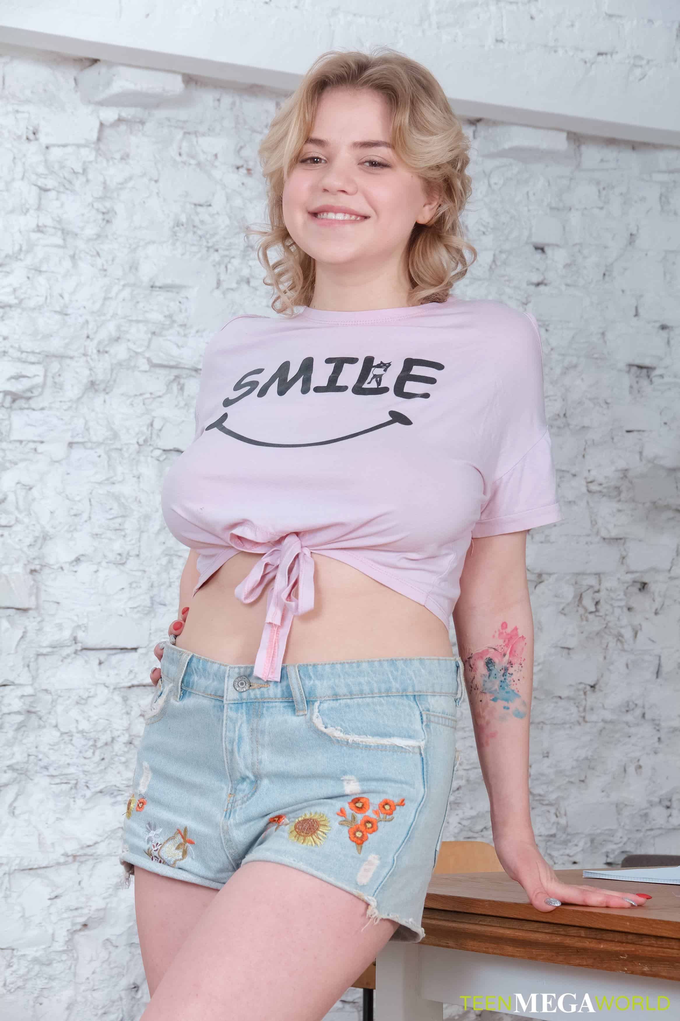 Bella Breeze - Free nude pics, galleries & more at Babepedia