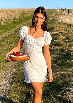 Bella Eftene image 4 of 4