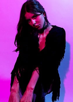 Bella Kaye image 1 of 2