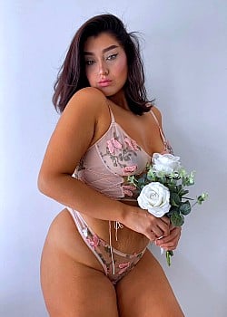 Bella Osses image 3 of 4