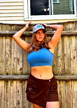 Bella Sidoruk image 3 of 4