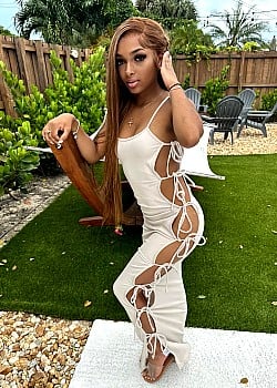 Benet Nicole image 4 of 4