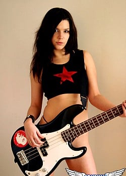 Beth Raven image 2 of 4