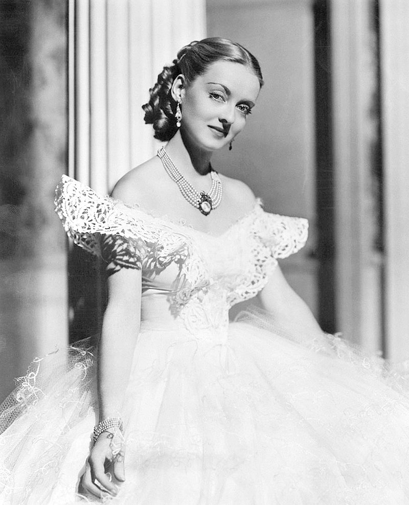Bette Davis - Free pics, galleries & more at Babepedia