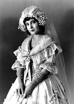 Betty Bronson image 2 of 4
