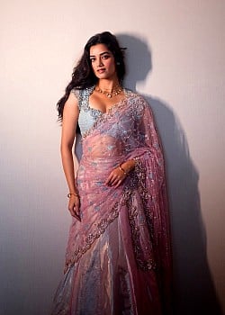 Bhagyashri Borse image 3 of 4