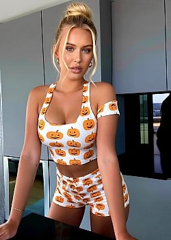 Bianca Behulova image 4 of 4