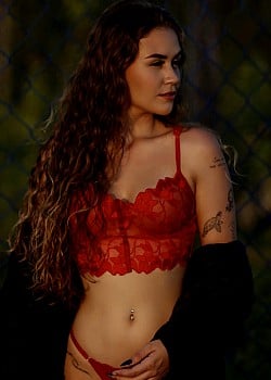 Bianca Gimenez image 4 of 4