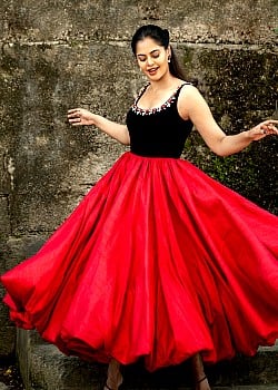 Bindu Madhavi image 4 of 4