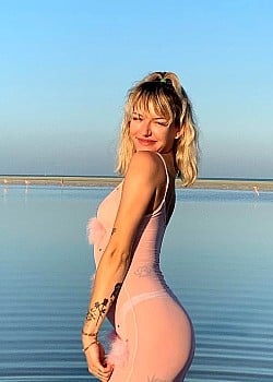 Bria Vinaite image 1 of 4
