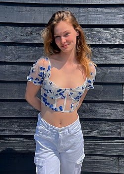 Britt van den Dobbelsteen image 1 of 2