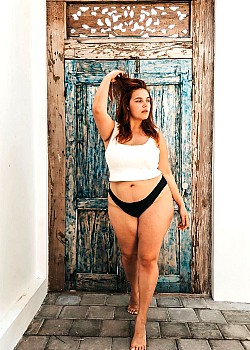 Bruna Lapinskas image 4 of 4