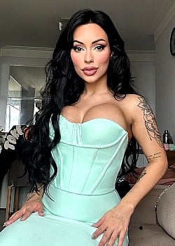 Bruna Luiza image 4 of 4