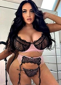 Brunettebabiii image 3 of 4