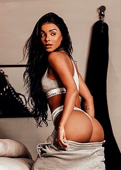 Brunna Goncalves image 3 of 3