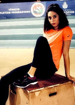 Buse Arikazan image 2 of 2