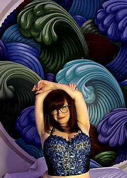 Busty Bexx image 1 of 3