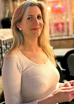 Caitlin Roth