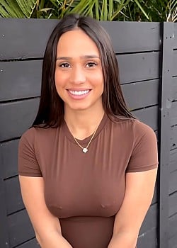 Camila Cruz (Instagram) image 2 of 4