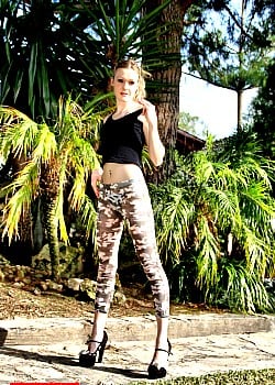 Candys Chupa image 2 of 2