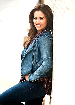 Cara Mund image 3 of 3