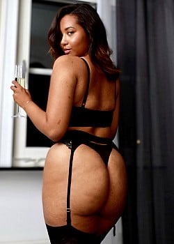 Cara Vega image 2 of 4