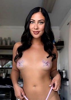 Carissa Nicolle image 1 of 4