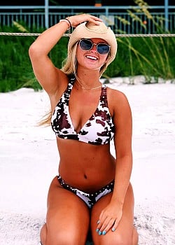 Carli DeHardt image 2 of 4