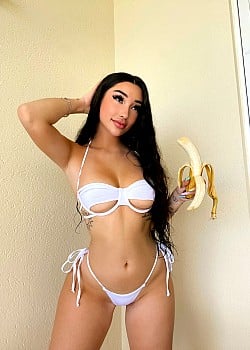 Carly Bel image 3 of 4